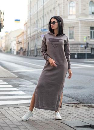 Сукня максі щільної машинної в'язки c капюшоном "агата" виконана у вільному крої. ідеально сидить, я