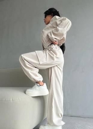 Женский костюм с брюками карго