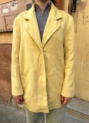 Жовтий піджак/пальто