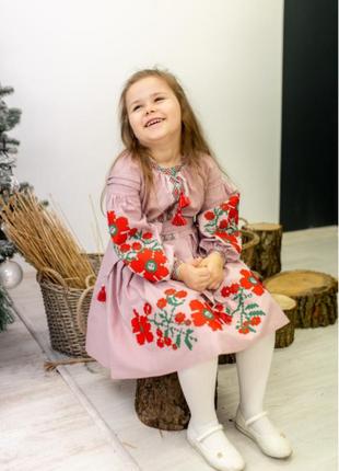 Платье вышиванка персик красные цветы