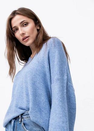 Базовый голубой оверсайз свитер батал