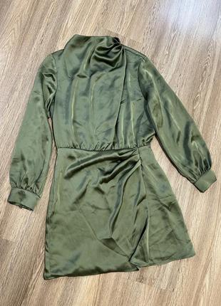 Сатиновое зеленое платье zara с рукавами на запах размер s m