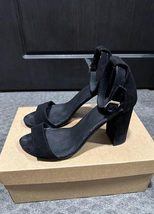 Босоніжки жіночі замшеві