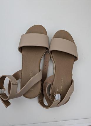 Босоніжки бежеві new look