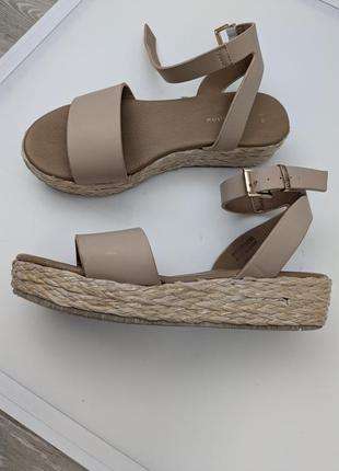 Босоніжки бежеві new look