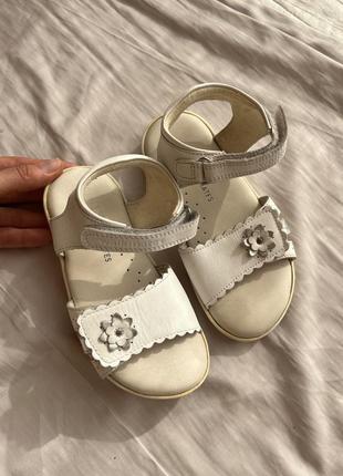 Босоножки на девочку