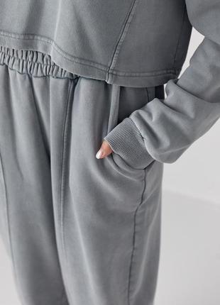 Спортивный костюм с oversize свитшотом и брюками-бананами6 фото