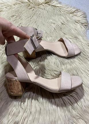 Босоніжки розмір 37