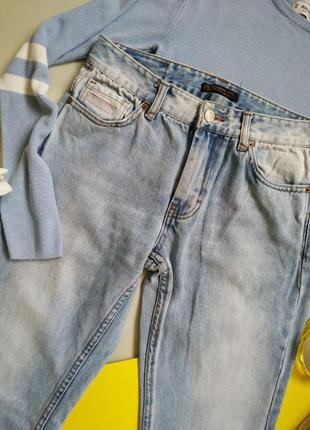 Стильные голубые джинсы из натурального хлопка10 фото