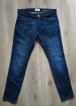 Джинсы wrangler bryson skinny 97%cotton , размер 31/32, состояние отличное.