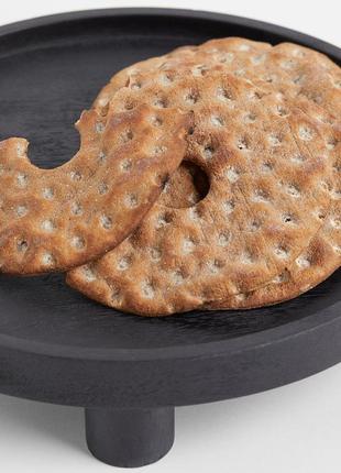 999302 круглый поднос на ножках из дерева манго черный one size