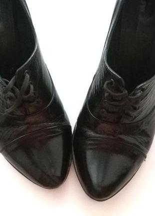 Кожаные лаковые женские туфли черные3 фото
