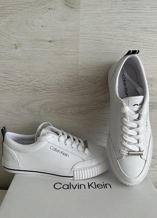 Базовые белые кеды calvin klein lumiee с лого
