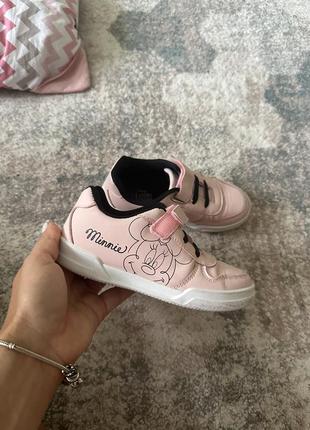 Удобные детские кроссовки