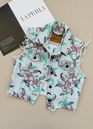 Джинсова жилетка з вишивкою levi’s