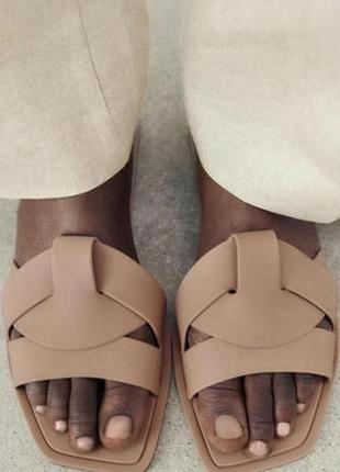 Шльопанці zara