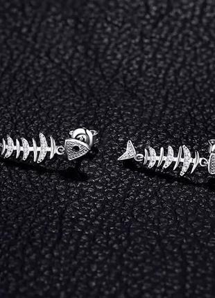 Стильні срібні сережки "рибки" з чорною шпінеллю2 фото