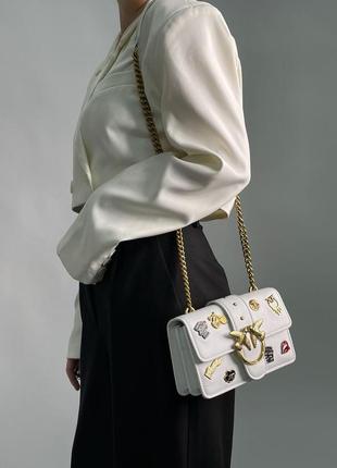 Pinko mini love bag one simply with enamel pin white2 фото