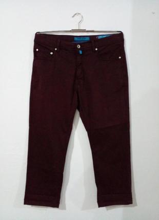 Укороченные фирменные джинсы