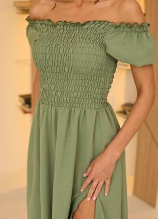 Женское платье с резинкой на груди и разрезом на ноге ткань жатка8 фото