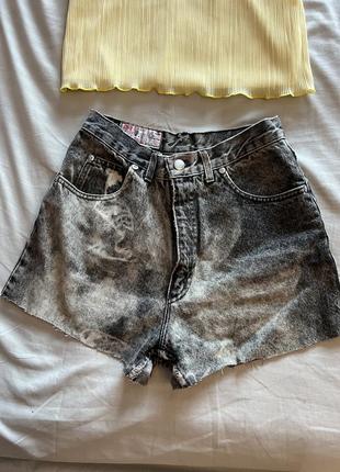 Стильные шорты