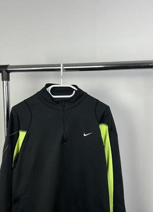 Спортивный лонгслив nike