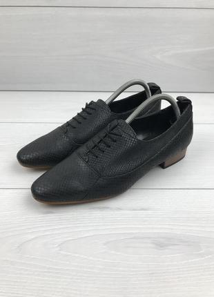 Кожаные туфли zara