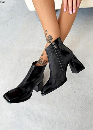 Крутезные ботильоны с квадратным носиком, черные, натуральная лакированная кожа