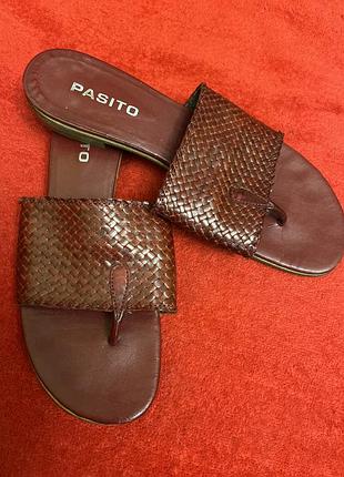 Отличные кожаные шлепанцы pasito