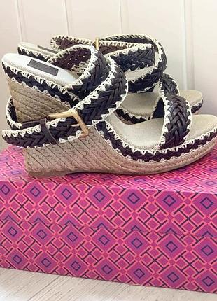 Новые босоножки на танкетке tory burch2 фото
