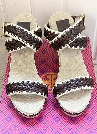 Новые босоножки на танкетке tory burch4 фото