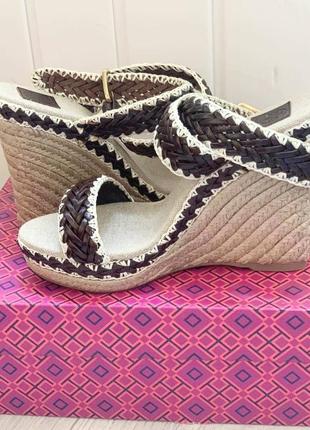 Новые босоножки на танкетке tory burch3 фото