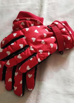 Яркие перчатки на девочку 7-10 лет в очень хорошем состоянии, размер 54 см