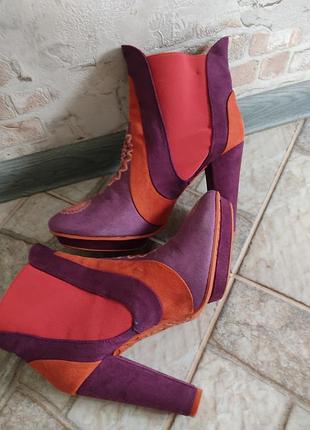 Вінтажні шкіряні ботильйони.