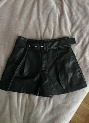 Шорти zara з еко шкіри