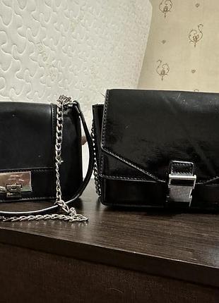 Две небольших сумки.