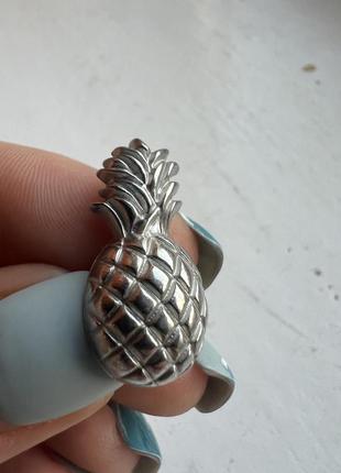 Значок сріблястий металевий ананас 🍍
