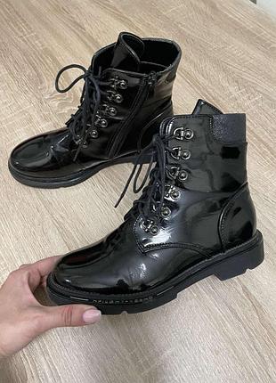 Женские ботинки