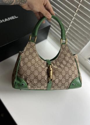 Сумка винтажная не крупная натуральная кожа gucci  оригинал номерная