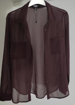 Рубашка легкая. классический. очень красивый.