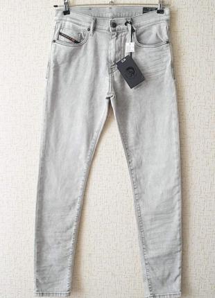 Мужские джинсы diesel светло-серого цвета3 фото