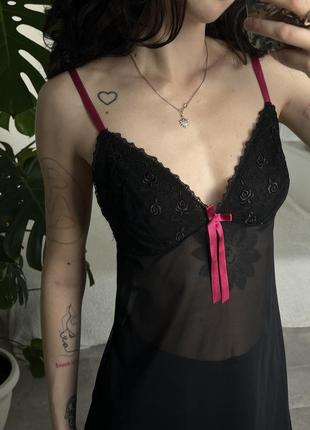 Чорна напівпрозора білизняна сукня з рожевими вставками9 фото
