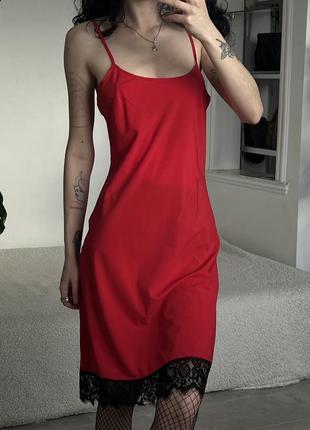 Красное бельевое платье с кружевом1 фото
