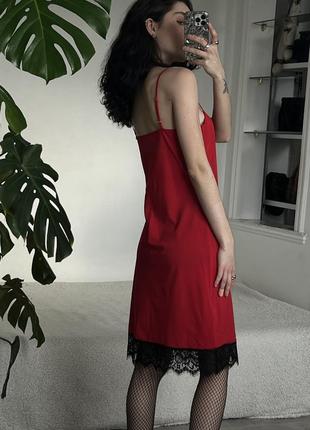 Красное бельевое платье с кружевом5 фото