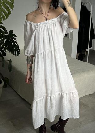Довга обʼємна біла сукня8 фото