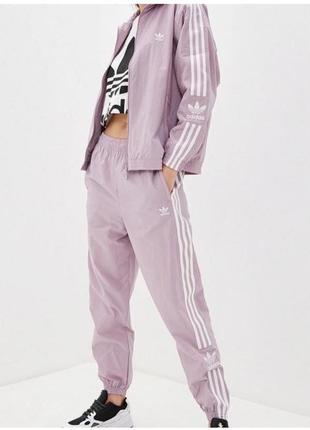 Спортивні штани adidas джогери  нейлонові фіолетові лілові з лампасами висока посадка.'