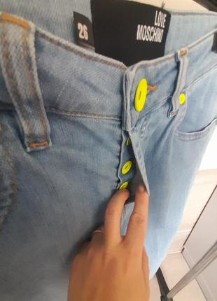 Укороченные джинсы love moschino4 фото