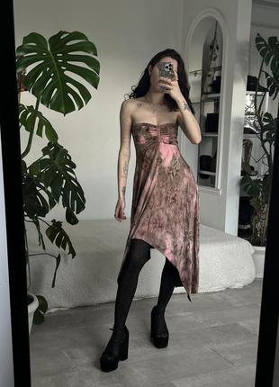 Розовое асимметричное платье бюстье7 фото