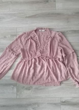 Нежная блуза блузка структурная с рюшами na-kd в стиле zara cos structured frill blouse5 фото