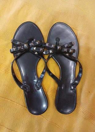 Шльопанці жіночі